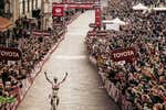 Los secretos de la foto de Pogacar ganando a lo 'Gladiator': «Pagué 50 euros y estuve horas esperando»