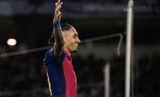 Una visita al hospital y una catarata de récords aúpan a Raphinha al podio del Barça... y del Balón de Oro: «Tiene hambre»
