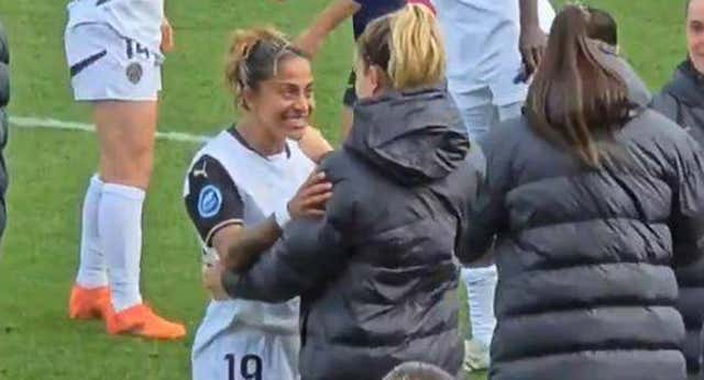 Todo lo que guarda el abrazo de Alexia Putellas a Kerlly Real: «Las grandes jugadoras saben lo importante de esos detalles»
