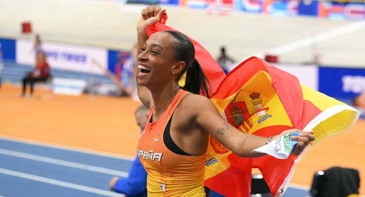 Ana Peleteiro celebra su oro en el Europeo. /AFP