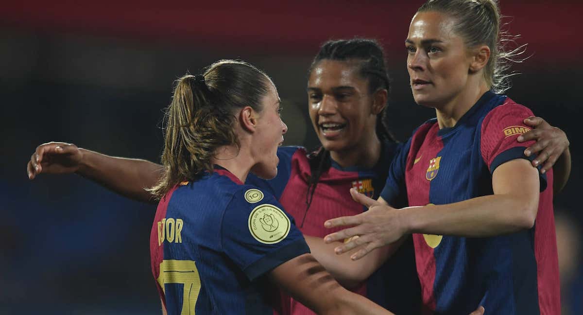 Pajor, Rolfo y Brugts, jugadoras del Barça, celebran un gol del Barça en el Clásico en el Johan Cruyff. /GETTY