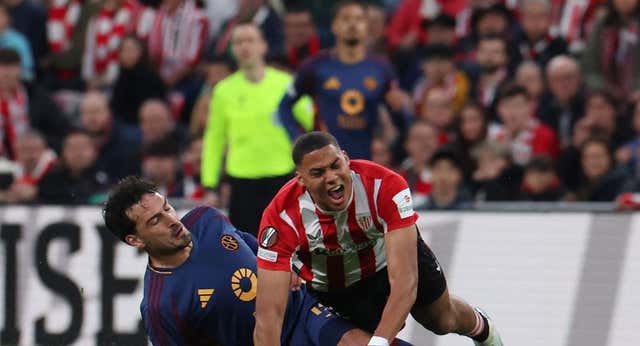 Mats Hummels pide perdón por decepcionar a todos con su expulsión: “Hoy la he cagado y le he costado a todo el club el sueño de ganar la Europa League”