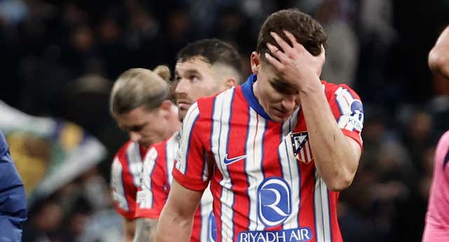 Por qué el árbitro no fue al monitor del VAR para anular el gol de penalti de Julián Álvarez