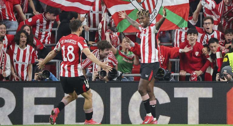 Nico Williams celebra uno de sus goles ante la Roma.