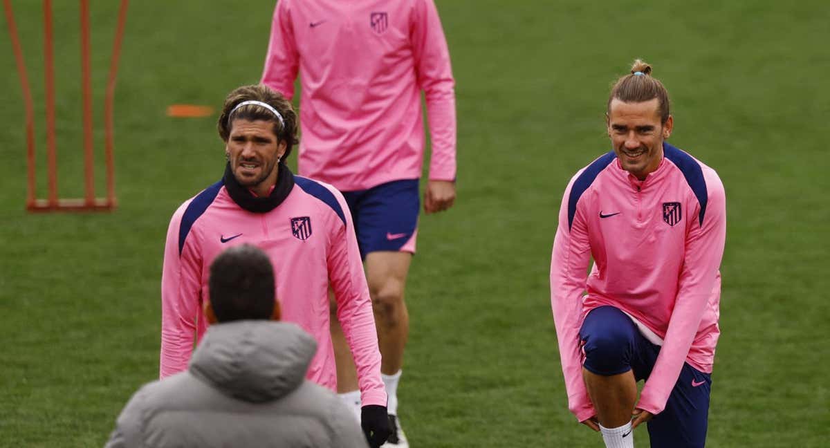 Griezmann y De Paul en un entrenamiento de archivo. /REUTERS