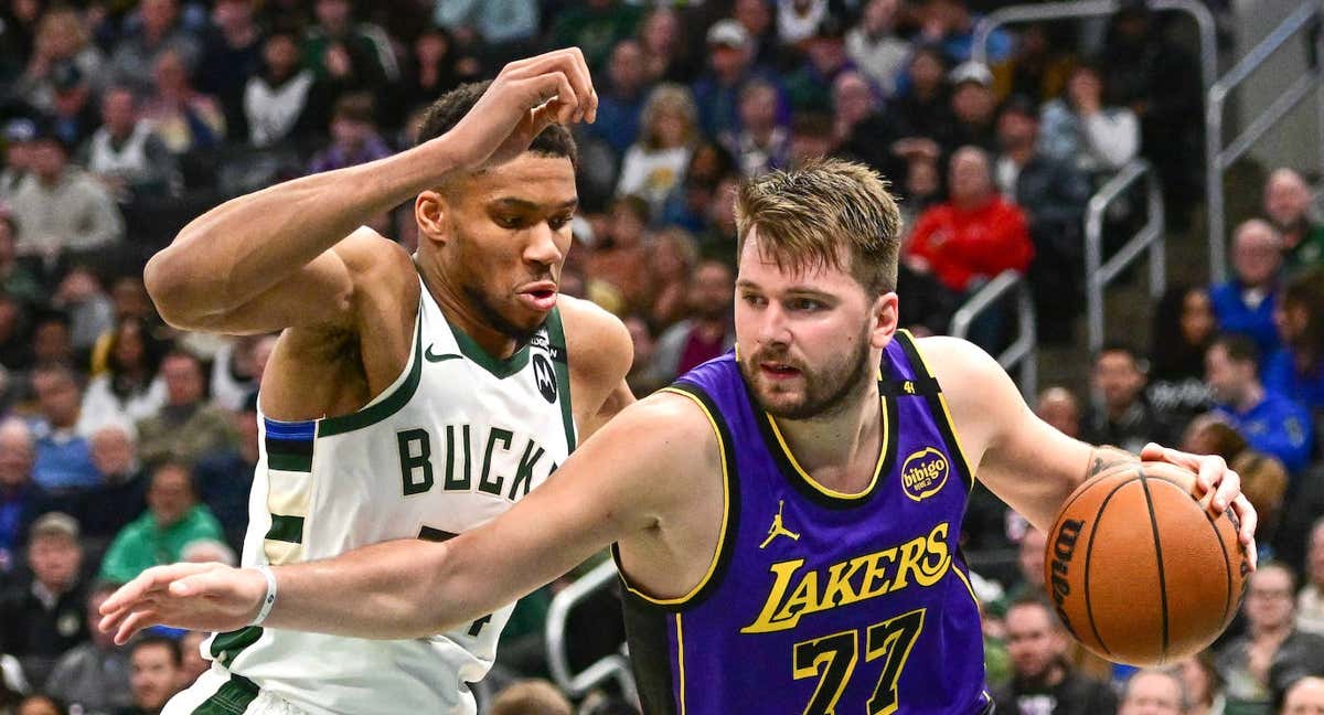 Luka Doncic y Giannis Antetokounmpo, esta noche. /REUTERS