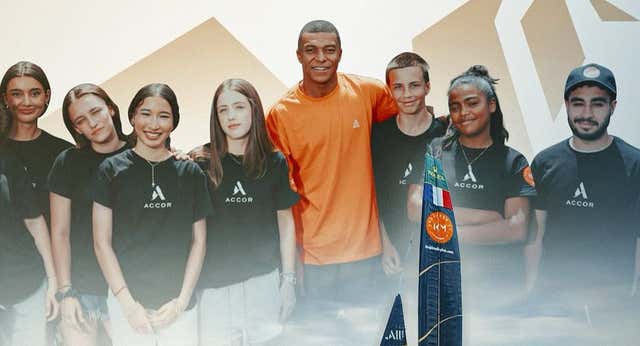 Mbappé se ‘pasa’ a las regatas de alta velocidad y apoya a un equipo francés