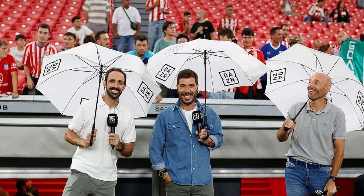 Pablo Pinto, entre Juanfan Torres y Gaizka Toquero, antes de un partido en DAZN. /Relevo