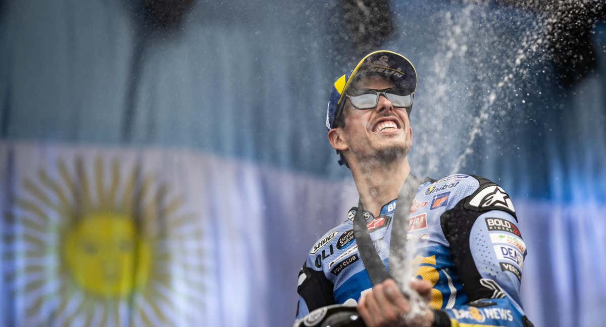 Álex Márquez en el podio de la sprint de Termas de Rio Hondo.