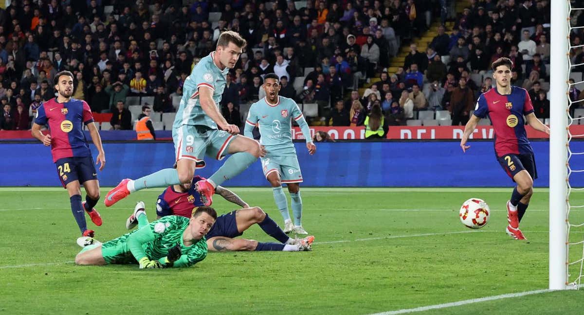 Instantes previos al gol de Sorloth, en la ida de las semifinales de Copa. /EFE