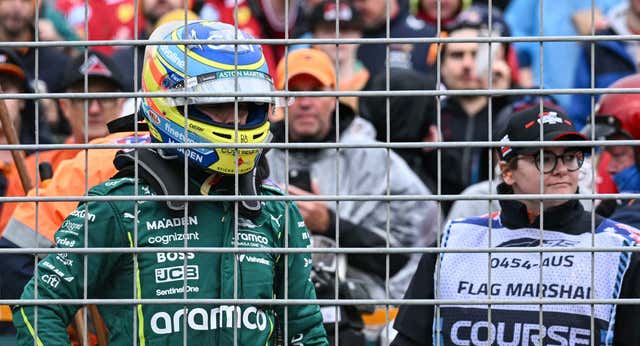 Fernando Alonso reconoce su «error» y hace borrón y cuenta nueva: «Ha sido de esas carreras que no disfrutas»