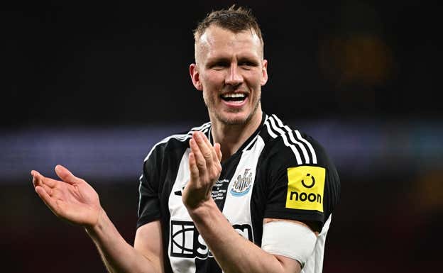 Dan Burn celebra su gol.  REUTERS