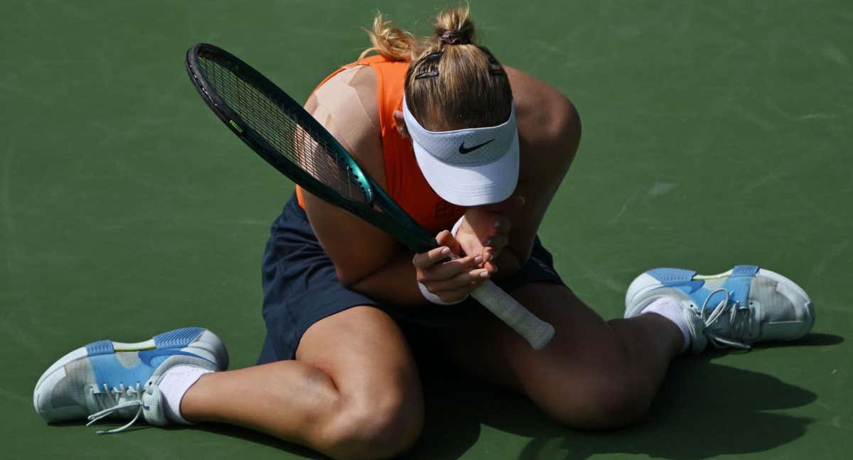 Mirra Andreeva celebra el triunfo sobre Sabalenka en Indian Wells. /AFP