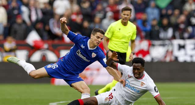El Athletic sella su semana perfecta ante un Sevilla que alarga su maldición