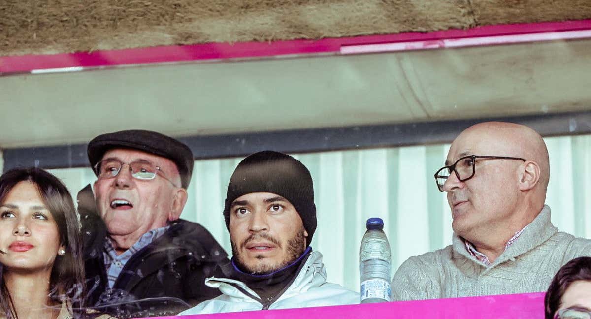 Raúl de Tomás, en el palco del Helmántico./SALAMANCA CF