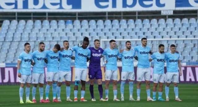 Se guarda un minuto de silencio por un futbolista que sigue vivo