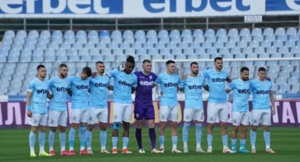 Se guarda un minuto de silencio por un futbolista que sigue vivo