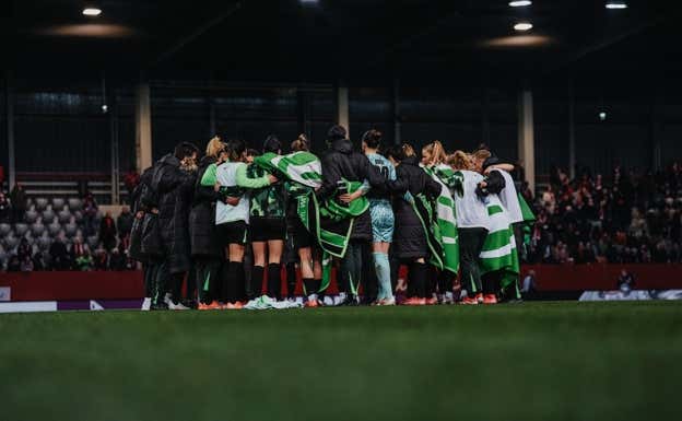 Las jugadoras del Wolfsburgo tras la última derrota ante el Bayern en liga.  WOLFSBURG FRAUEN
