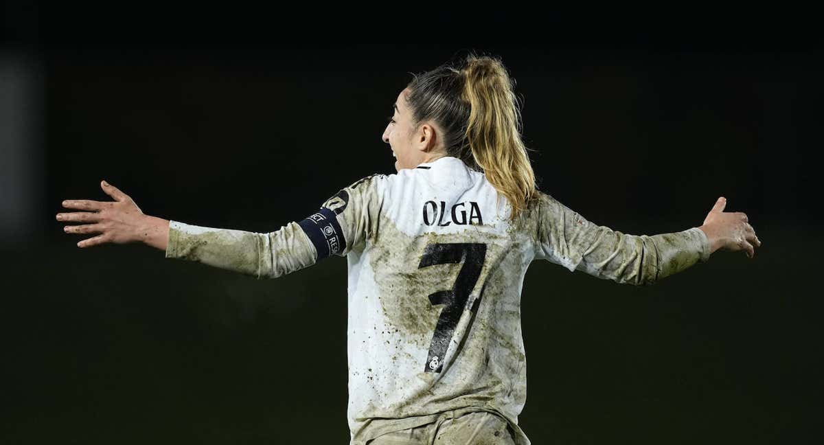 Olga Carmona, embarrada, celebra un gol del Real Madrid. /EP