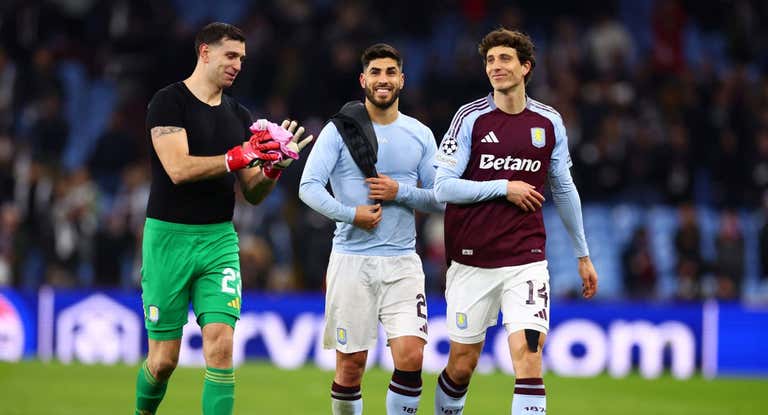 Marco Asensio, con el Aston Villa, sonriendo de nuevo por el fútbol.