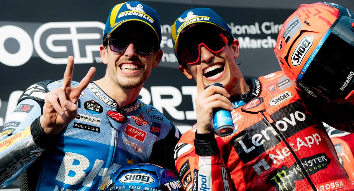 Hermanos Márquez en el podio de Tailandia.