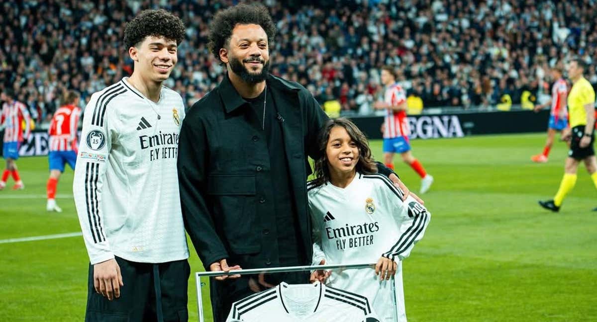 Marcelo, juntos a sus dos hijos en el Santiago Bernabéu. /Instagram