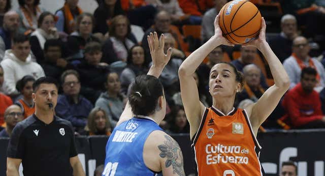 Queralt Casas tira de galones en el Valencia Basket para mostrar el camino a las jugadoras del futuro: «El baloncesto es muy importante, pero no lo que más en esta vida»