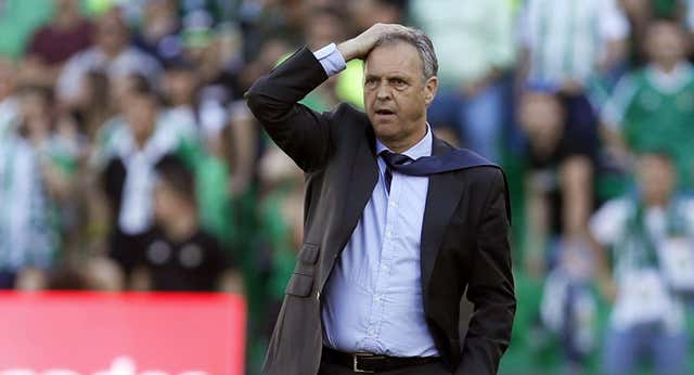 Joaquín Caparrós ya calienta el derbi: “Cuando ven una camiseta del Sevilla se rilan”