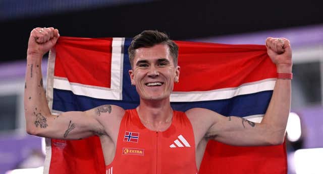 Jakob Ingebrigtsen demuestra su autoridad ante la resistencia de Berihu Aregawi