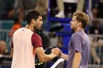 La cara de preocupación de Ferrero explica la prematura eliminación de Alcaraz en el Miami Open ante Goffin: “Lo que hay que hacer es batalla, batalla y batalla”