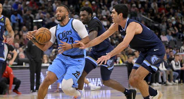 Ni los matazos de Santi Aldama ni sus dobles dígitos salvan a unos Grizzlies que ponen en peligro el factor cancha en playoffs