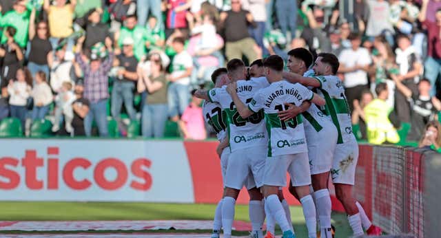 El gol ‘maradoniano’ de Aleix Febas le quita el sombrero a Eder Sarabia y frota las manos en Elche