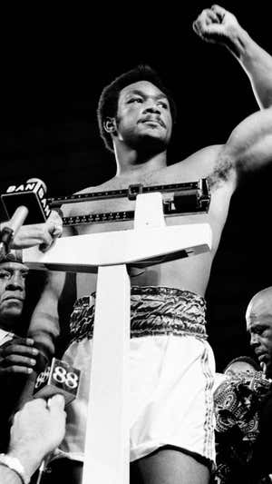 Foreman, durante el pesaje antes de enfrentarse a Ali. Reuters