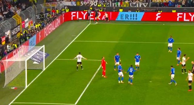 El caos italiano en un córner sentencia su Nations League y nomina la jugada al error del año