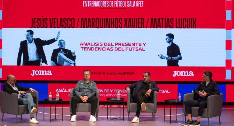 Reunión de seleccionadores en el IV Congreso Internacional de Entrenadores de Fútbol Sala durante la Copa de España de Murcia.