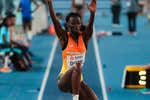 Fátima Diame se cuelga un milagroso bronce mundial saltando con su pierna 'mala'