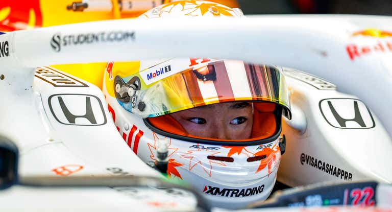 Yuki Tsunoda, en el cockpit de su Racing Bulls.