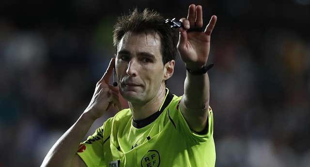 Los árbitros ya no tendrán piedad con las pérdidas de tiempo e IFAB manda un mensaje a los porteros: «Pasan por alto la regla»