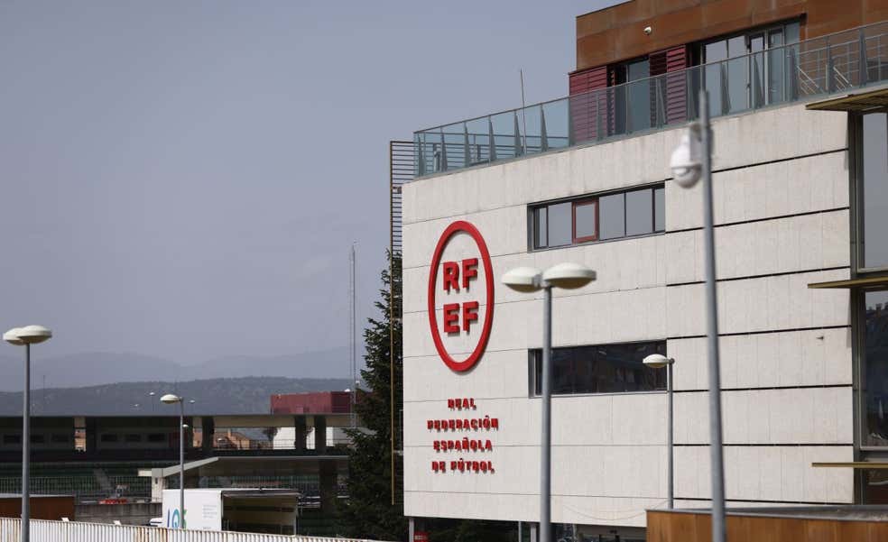 La Audiencia Provincial absuelve tras ocho años de investigación a Jorge Pérez, Castillón e Isabel Navas por el 'Caso Haití' que acorraló a la RFEF