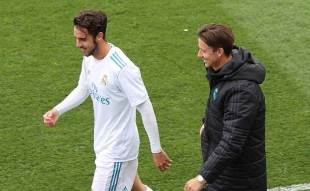 Mario del Campo, junto a Guti, su entrenador en el Juvenil A del Madrid. CEDIDA