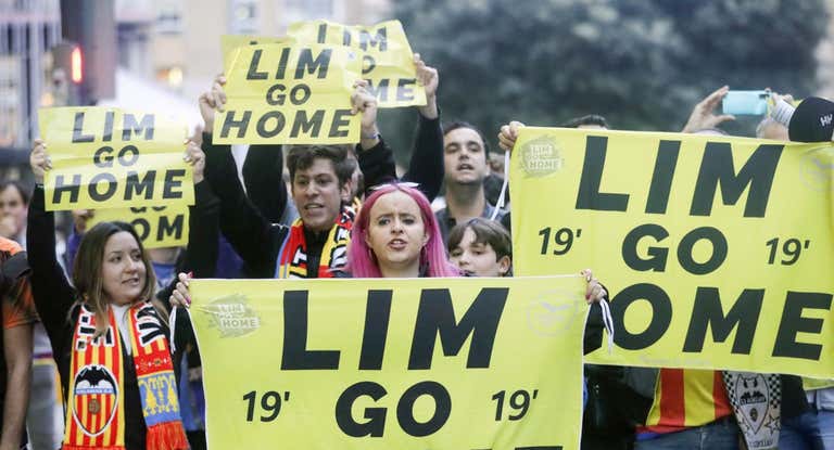 Imagen de una protesta contra la gestión de Peter Lim, dueño del Valencia desde 2014.