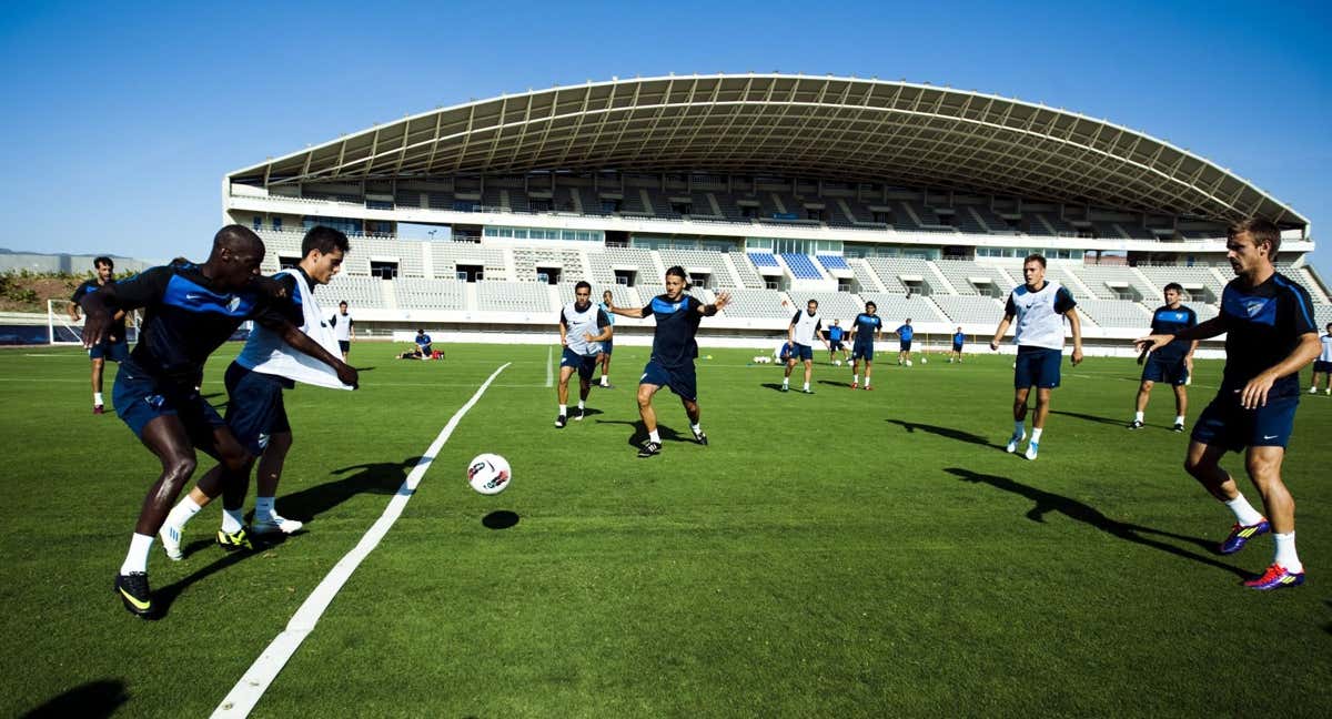 El Málaga CF vivirá en la ciudad deportiva y se mudará al estadio de atletismo para agilizar las obras del Mundial