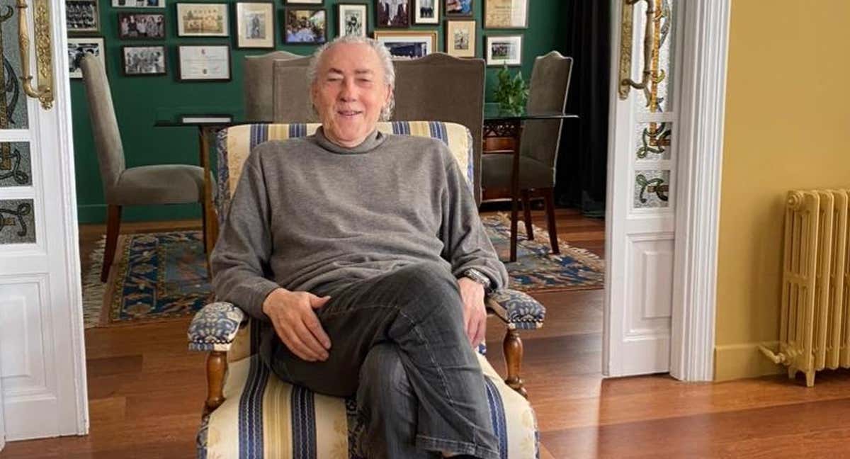 Jesús Martínez, 'Suso', atiende a Relevo en su casa de Valencia.