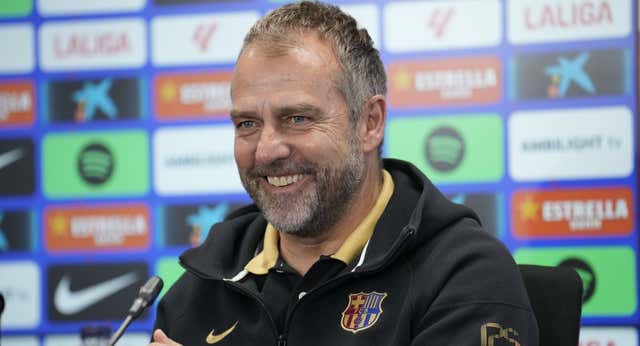 Hansi Flick y las conexiones del vestuario: «Respeto al Madrid y Ancelotti, pero nosotros somos distintos»