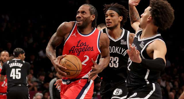 Jordi Fernández y su pizarra no encuentran la fórmula para frenar al renacido Kawhi Leonard y los Nets firman la peor racha de la NBA
