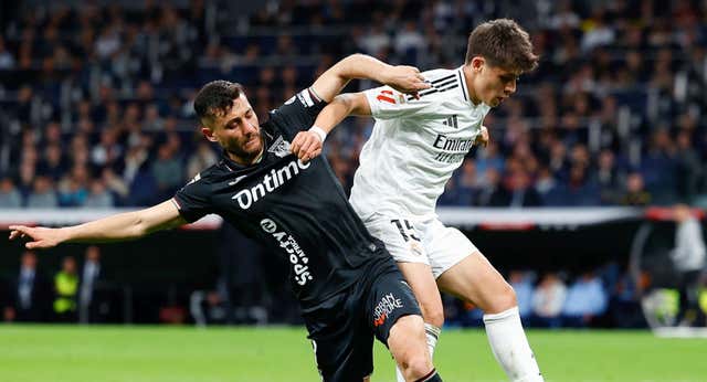 Tres acciones polémicas machacaron a un Leganés que salió indignado del Bernabéu: «Los que están arriba tienen poco derecho a quejarse; que el club haga algo al respecto«