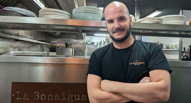 El futbolista que sacó la guasa de David Vidal y ahora da de comer a estrellas del fútbol: «No se abren todos los días un Borgoña o un Don Perignon…»