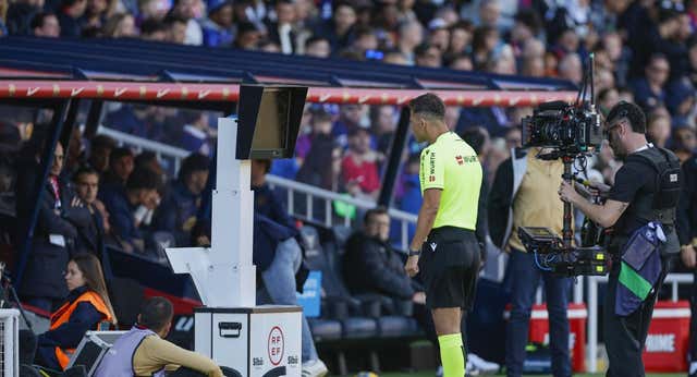 Por qué el árbitro Pulido Santana no señaló penalti en la acción entre Yáser Asprilla y Fermín López