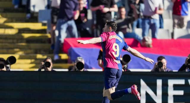 Lewandowski no se cansa de marcar y el Barça se reafirma como líder
