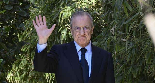 Por encima de todo, a Florentino le gusta ganar, pero si fuera jugando como este Barça… mucho mejor